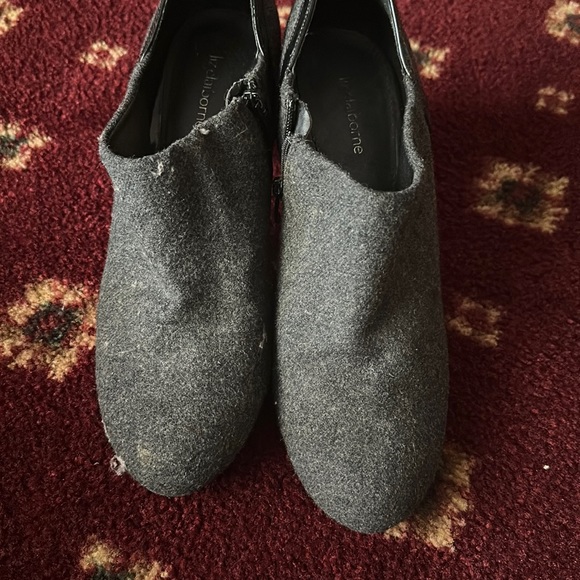 Liz, Claiborne, gray and black heel bootie with a small zip on the side - Picture 1 of 5